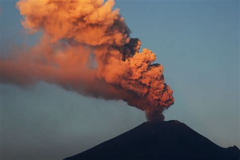  Sự Kiện Bùng Nổ Popocatépetl: Núi Lửa Hiển Linh và Cuộc Cách Mạng Xã Hội ở Mexico